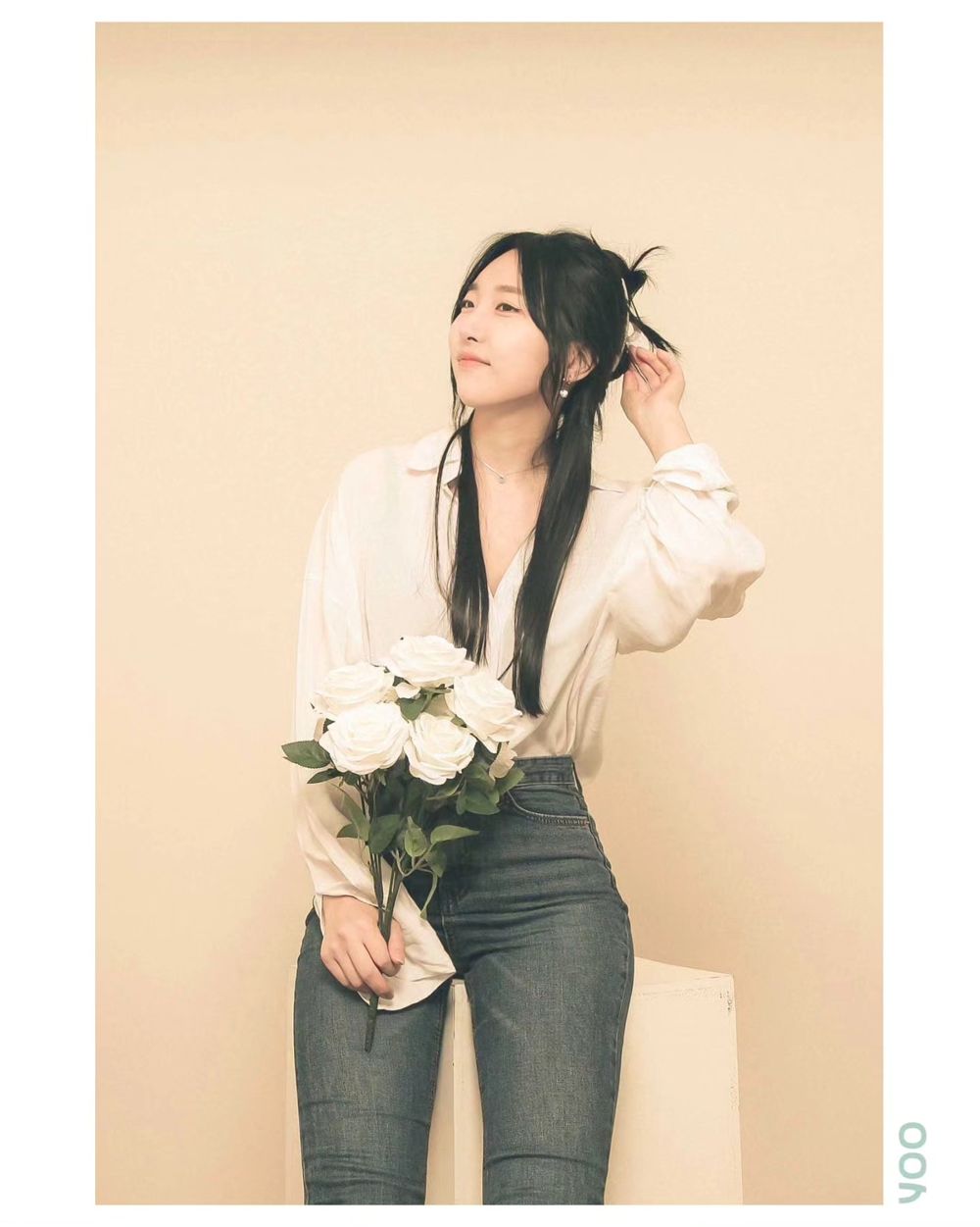 블랙 리본 블라우스 촬영 컷