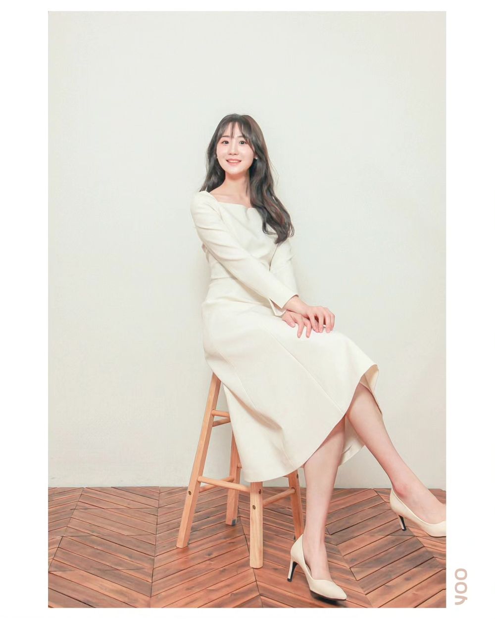 크림 베이지 드레스 촬영 컷