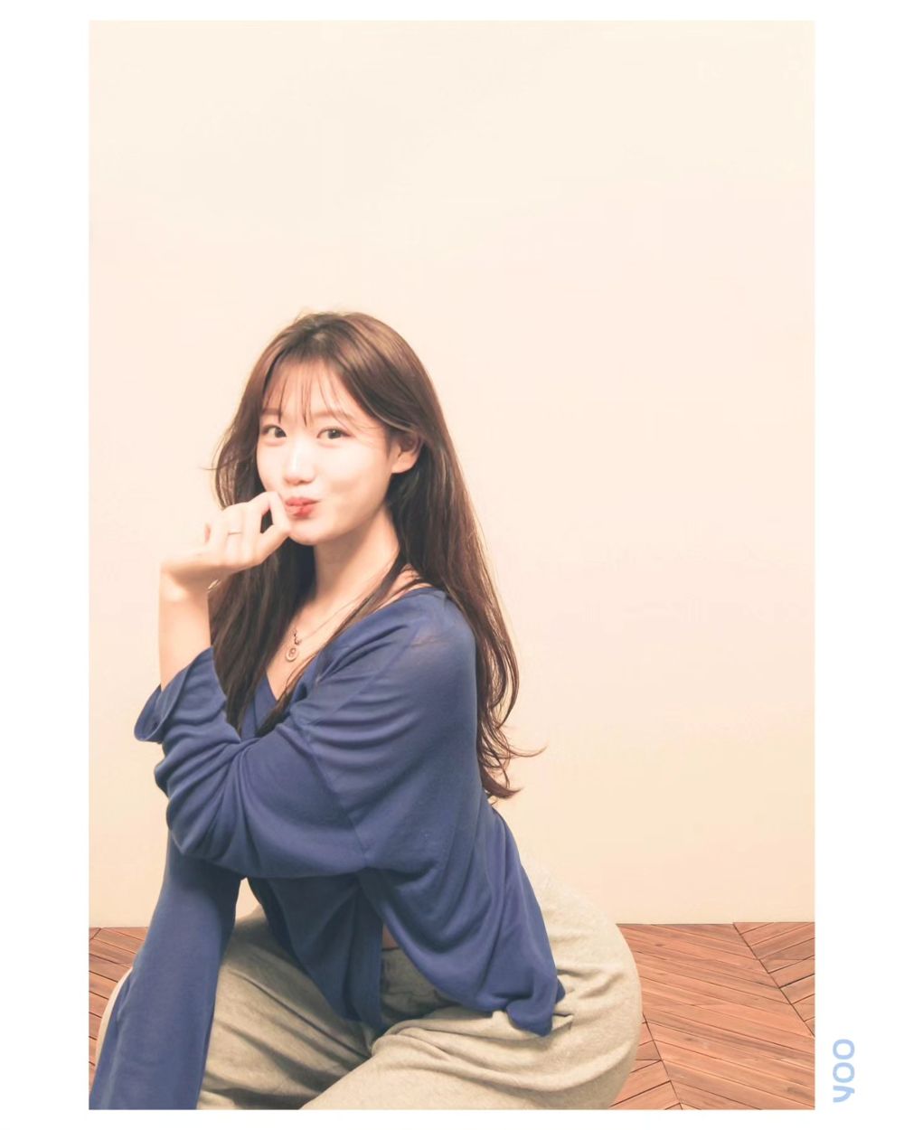 블루 톤 인물 촬영 컷