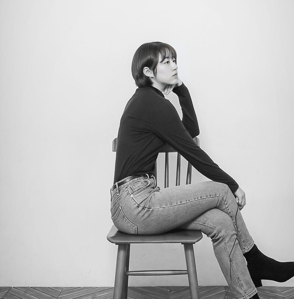 모노톤 감성의 인물 촬영 컷